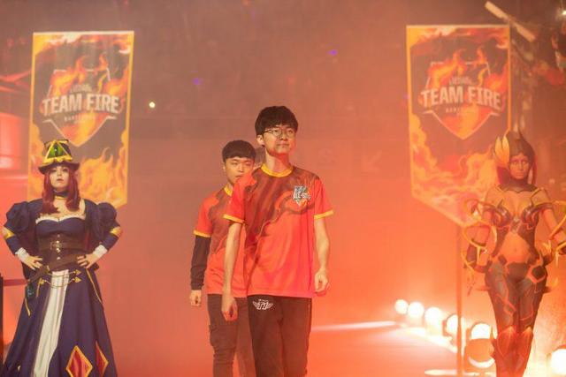 她也面临巨 她也面临巨