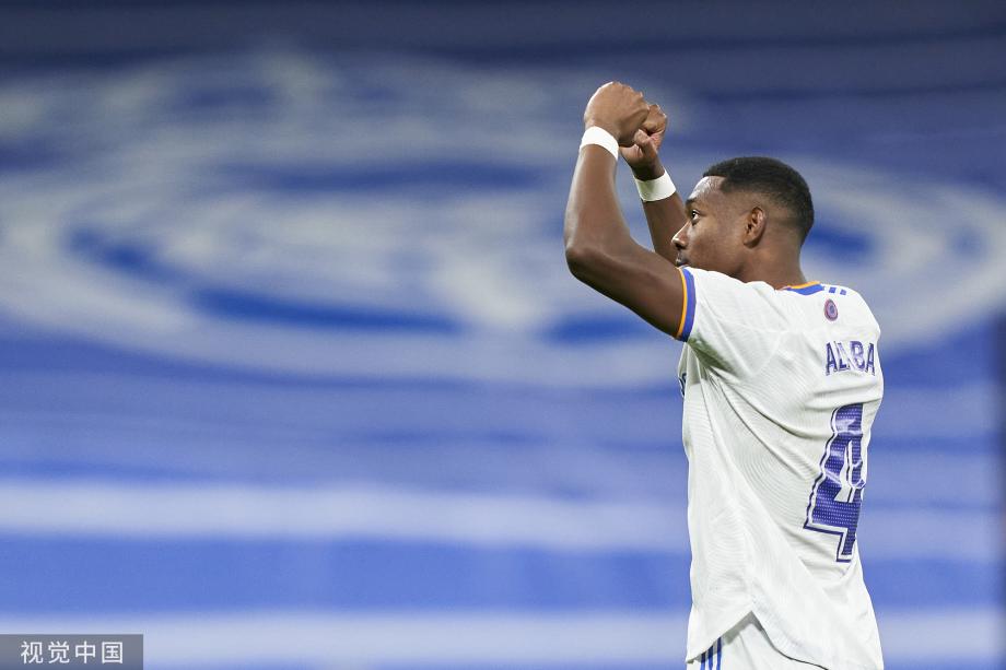 引发球迷与 引发球迷与