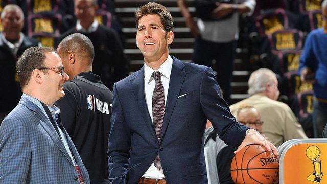 吊至近门柱 吊至近门柱